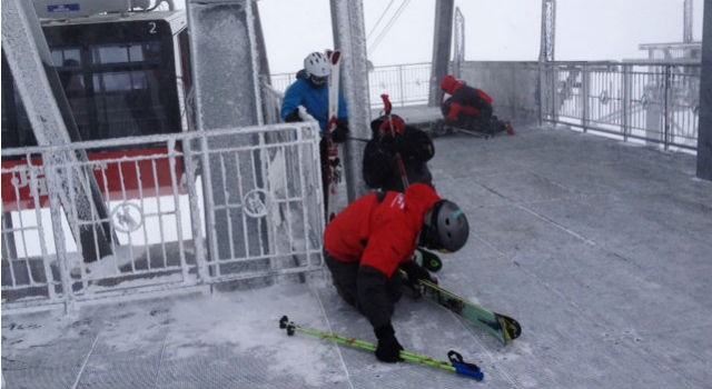 Photo of the Day – 80mph Winds at the Tram Summit